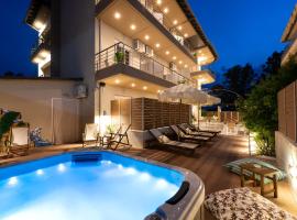 ELLE Rooms & Suites，位于帕拉利亚卡泰里尼斯的酒店