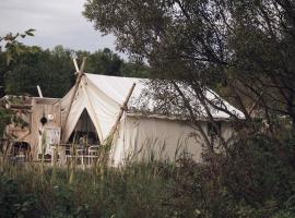 Fronterra Farm- Luxury Camp Experiences，位于Hillier的豪华帐篷营地