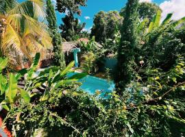 Hidden Gem @ White River Ocho Rios - Secluded Retreat for Two，位于欧丘里欧的酒店