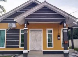 Mok Moon Homestay Nearby Beach Pantai Kelulut - Marang