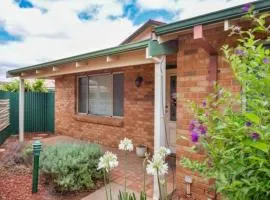 Adorable-secure 3 bedroom holiday home with Pool around the corner from The Miners Rest.