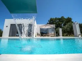 Villa Vivian Heated Private Swimming Pool & Jacuzzi
