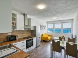 Apartment Marina with sea view，位于普拉的海滩短租房
