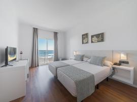 Urban Beach Torrox Costa，位于托罗克斯科斯塔的酒店