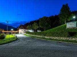 Zoncolan Camping Caravan，位于奥瓦罗的青旅