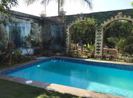 Trio Villa with coverable private pool in compound near Mall of Egypt，位于Sheikh Zayed的别墅