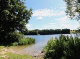 zentrumsnahes Wohnen in der Alten Schule am See，位于什未林的海滩短租房