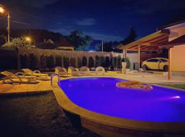 Mika’s Poolhouse，位于贝尔格莱德的酒店