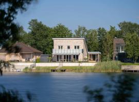 Seevilla am See mit Sauna, Kamin, privatem Steg und Seezugang，位于Barßel的酒店