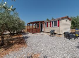 'Olive grove' Camping House-near the beach，位于Divulje的露营地