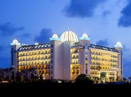 Luna Blanca Resort & Spa，位于锡德Kumkoy的酒店