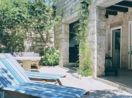 Rector's Villa - Charming Retreat in Old Town with Jacuzzi in Private Courtyard