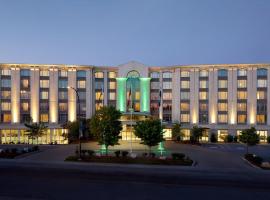 Holiday Inn & Suites Montreal Airport，位于多瓦尔的酒店