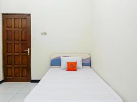 KoolKost Syariah near Lenmarc Mall Surabaya，位于Gandel的酒店