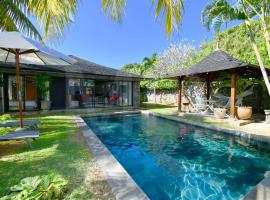 Elegant Villa with pool and privacy Blue Bay，位于蓝海湾的别墅