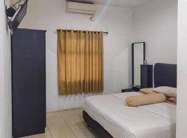 Graha HT Sumantri Mitra RedDoorz，位于打横的酒店