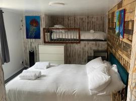 Charming Chalet in Stoke Fleming - Sleep 3 4，位于达特茅斯的酒店