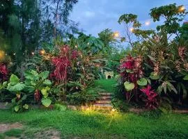 猫とピアノと星空のリゾートガーデン -Starry Forest Cottage Okinawa-