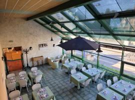 L'AUBERGE DE L'OLIVE，位于贝布尔河畔东皮耶尔的酒店