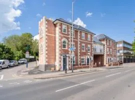 Stunning New Townhouse in the Heart of Warwick