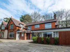 The Manor - Large Luxury home in Bournemouth - Sleeps 12+