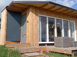 Tiny house het Polderhuisje，位于Streefkerk的酒店