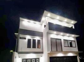 CASA DE LEON para tu familia，位于韦韦特南戈的酒店
