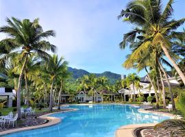 Chateau Bleu Resort，位于卡兰巴的带泳池的酒店