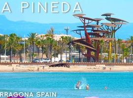 La Pineda playa，位于拉皮内达的高尔夫酒店