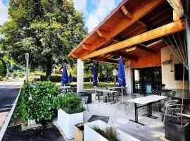 Le Montagnard，位于Arcens的酒店