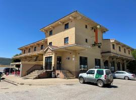 Hotel Restaurante La Cañada，位于Fuencaliente de Lucio的酒店