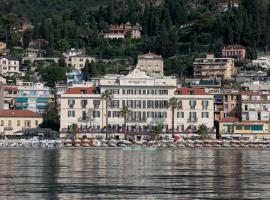 Grand Hotel Alassio Beach & Spa Resort - The Leading Hotels of the World，位于阿拉西奥的带按摩浴缸的酒店