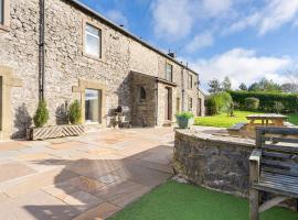 Hulmes Vale House - Sleeps 14 - Peak district，位于巴克斯顿的度假屋