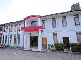 Super OYO 91350 Garden Hostel，位于万隆Coblong的酒店