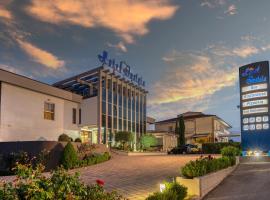 Hotel Insteia，位于波拉的酒店