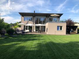 Villa spacieuse entre Fribourg et Morat, Golf de Wallenried，位于Wallenried的度假屋