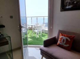 شقة مطلة على البحر والفورمولا ببرج المسارات，位于吉达红海购物中心附近的酒店
