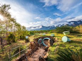 SaffronStays AsanjA Dragonfly, Murbad - hobbit inspired earth-shelter home with plunge pool，位于Murbād的酒店