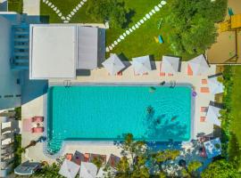 Cocoοns Luxury Suites & Villas，位于弗尔卡的海滩酒店