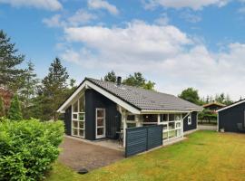 6 person holiday home in Hals，位于海尔斯的酒店