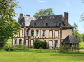 chambre d'hôte château de transières，位于Ambenay的酒店