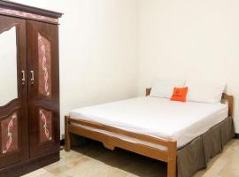 KoolKost near Universitas Wijaya Kusuma (Minimum Stay 30 Nights)，位于Dukuhkupang的酒店