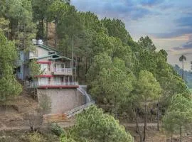 The Himalyan Mansion I 3 BHK Pvt Serviced Villa With Hills View I Open Air Lawn I Bonfire I Kasauli By Exotic Stays