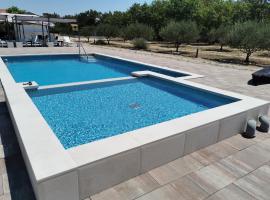 Grande Glamping with Pool，位于比奥格勒·纳·莫鲁的酒店
