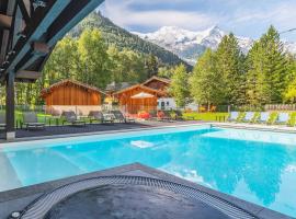 小鹰保护区酒店，位于夏蒙尼-勃朗峰的带泳池的酒店