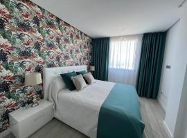 Luxury apartment in Ocean Garden Playa Paraiso，位于阿罗纳的酒店