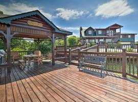 Rustic Cabin with Wraparound Porch and Mountain Views!，位于Piney Creek的酒店