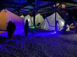 Aurora Glamping，位于旧瓦马的豪华帐篷营地