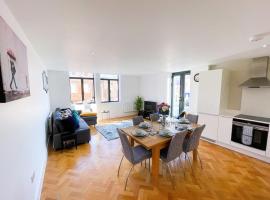 Beautiful Apartment In The Heart of Chelmsford，位于切姆的酒店