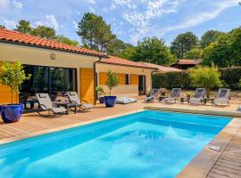 Magnifique villa avec piscine，位于比斯卡罗斯的度假屋